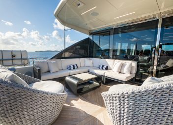 yacht charter Chillaxin bridge seating