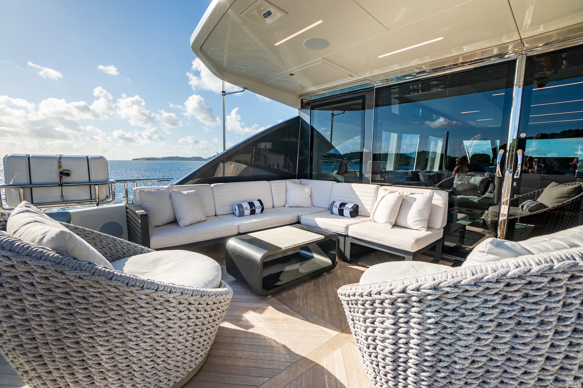 yacht charter Chillaxin bridge seating