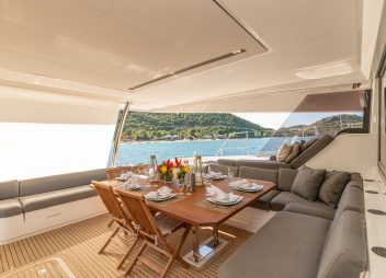 yacht charter Colibri aft deck dining