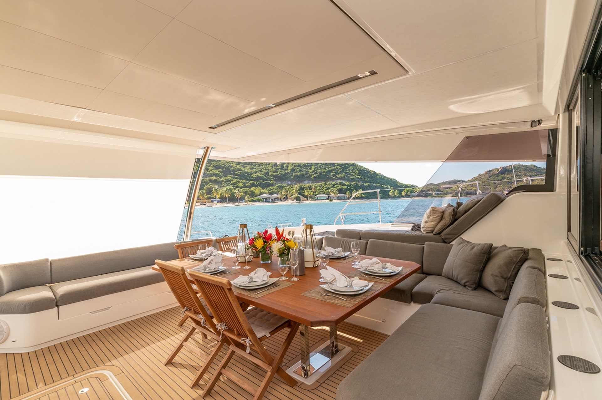 yacht charter Colibri aft deck dining