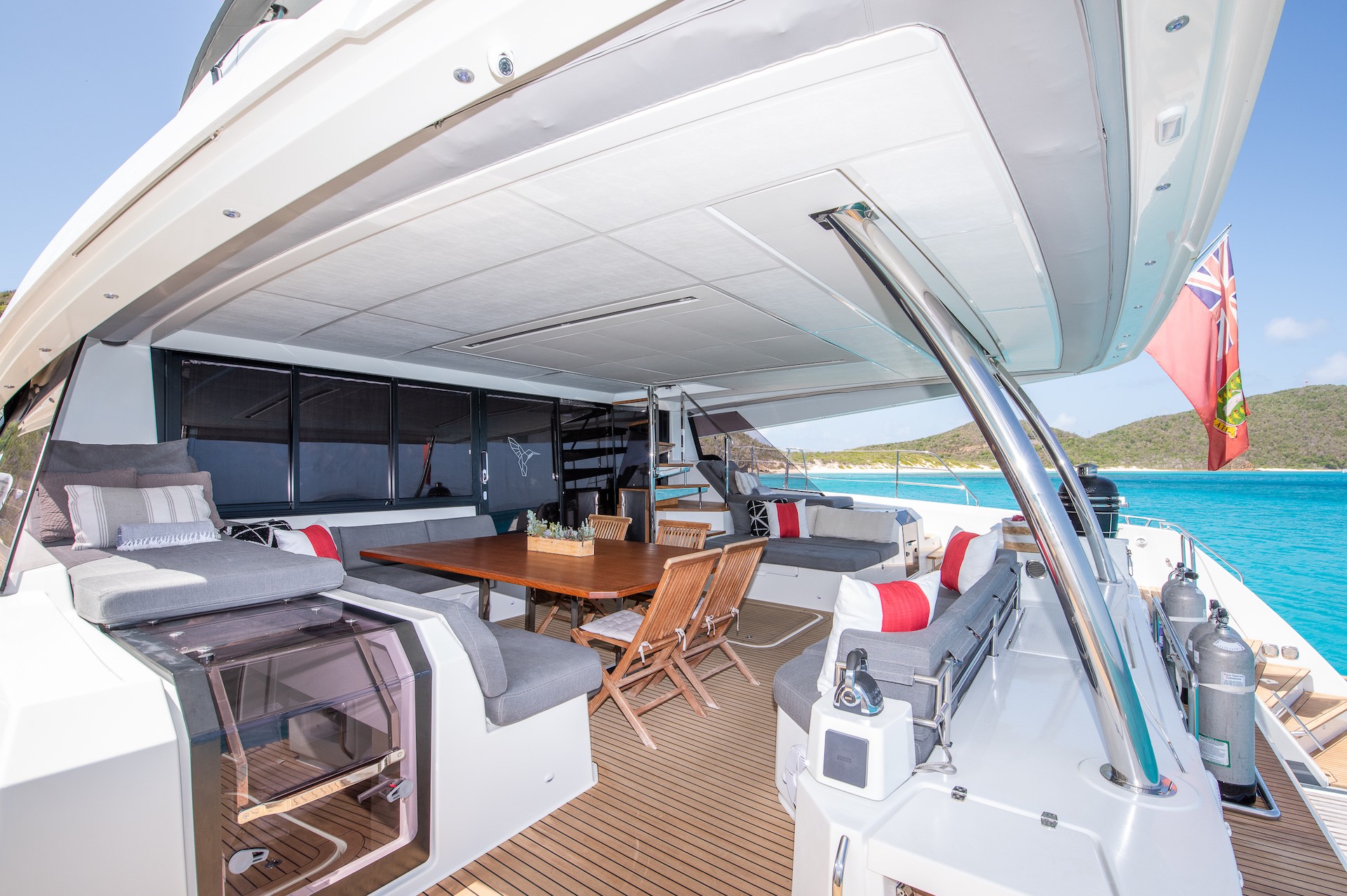 yacht charter Colibri aft deck