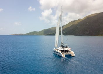 yacht charter Colibri sailing