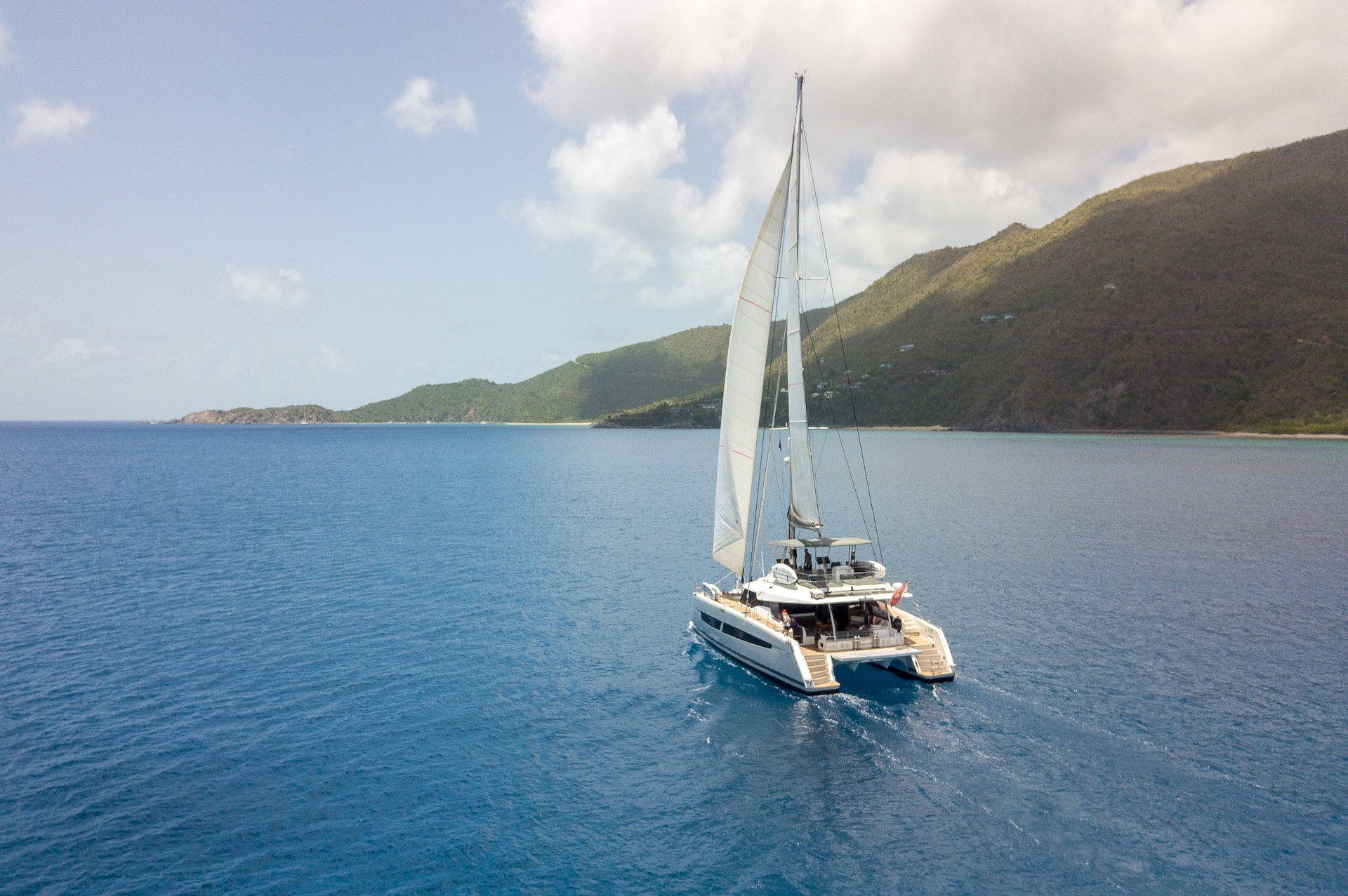 yacht charter Colibri sailing