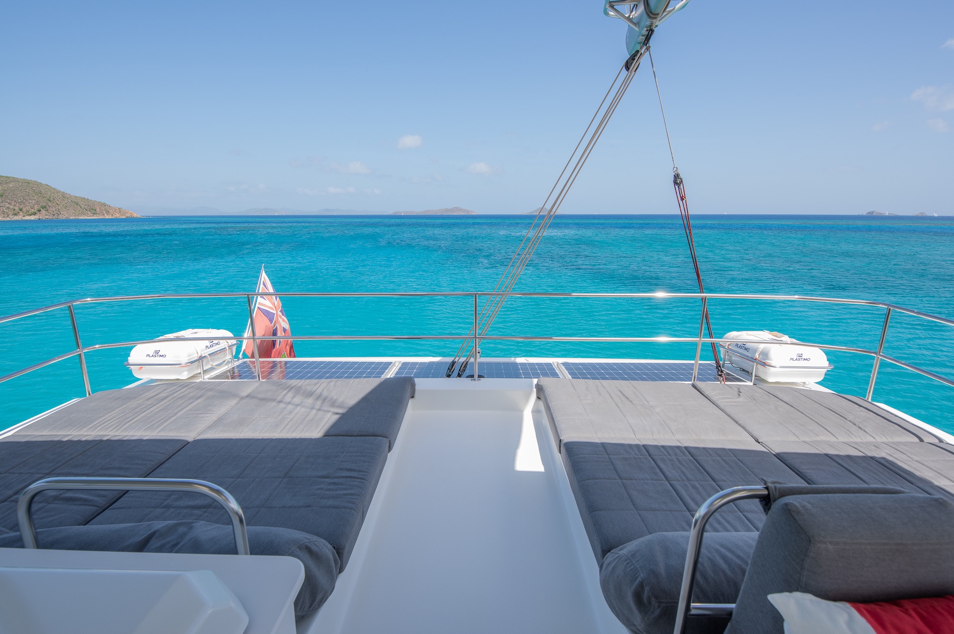 yacht charter Colibri sundeck