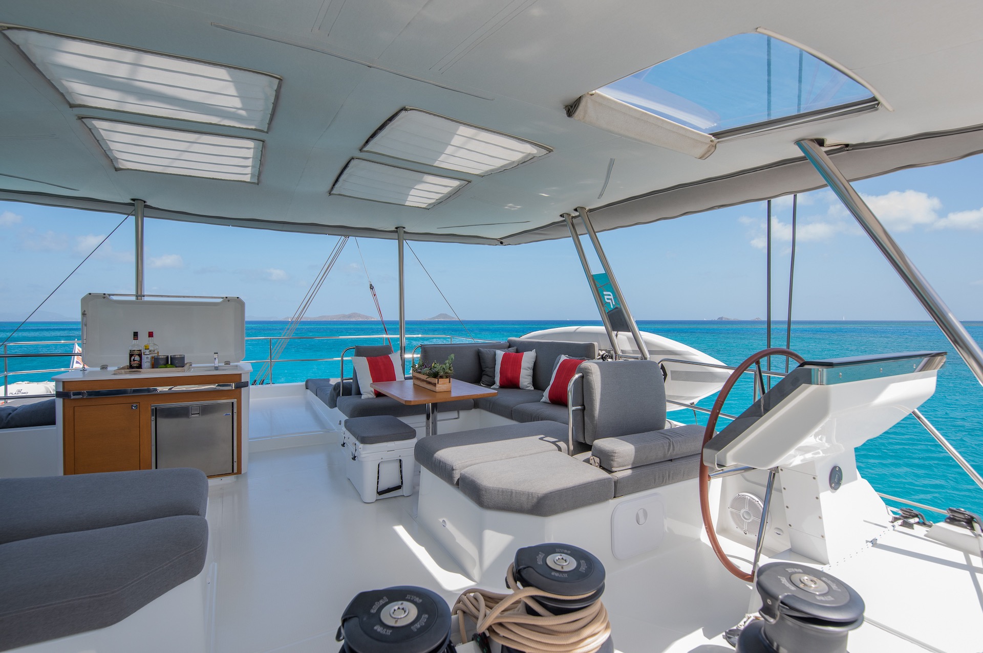 yacht charter flybridge Colibri