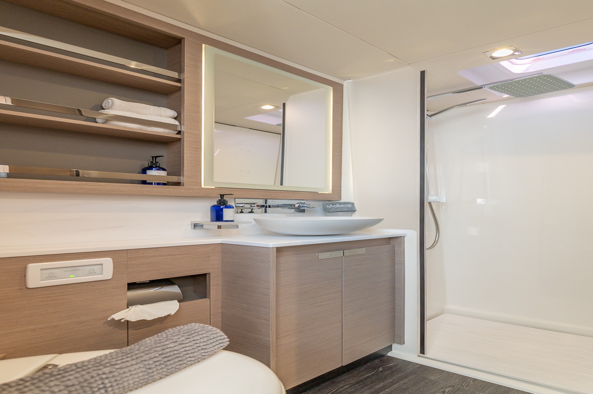 yacht charter guest bathroom Colibri