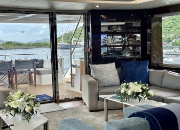 yacht charter Synergy living area