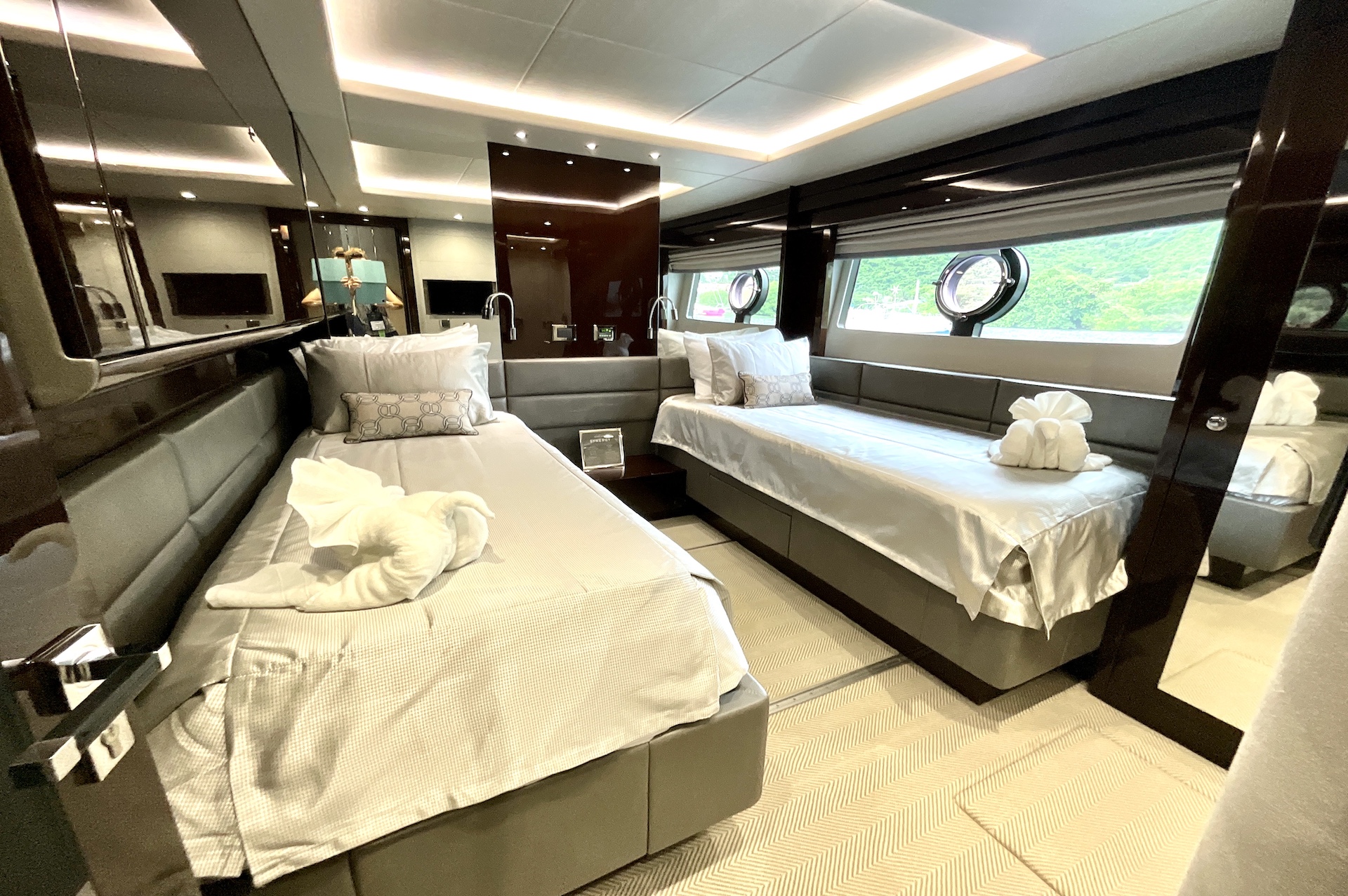 yacht charter Synergy twin cabin