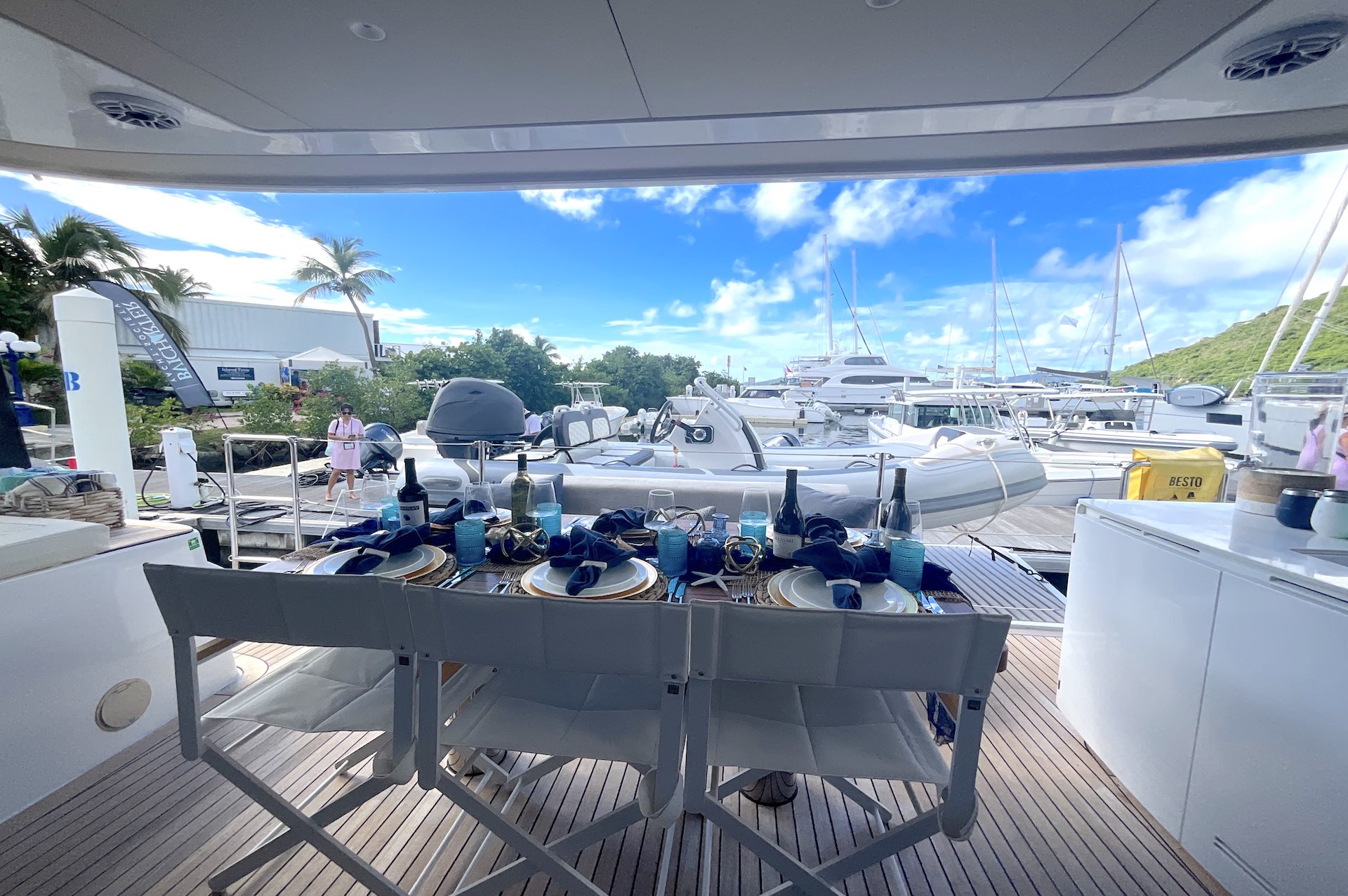 yacht charter Unwavering aft deck