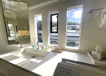 yacht charter Unwavering bathroom