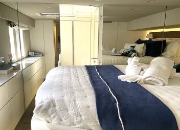 yacht charter Unwavering double cabin