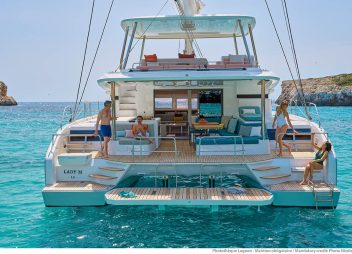 crewed yacht charter Valinor aft