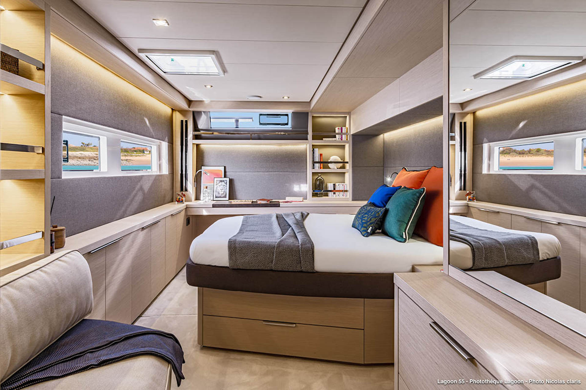 crewed yacht charter Valinor master cabin