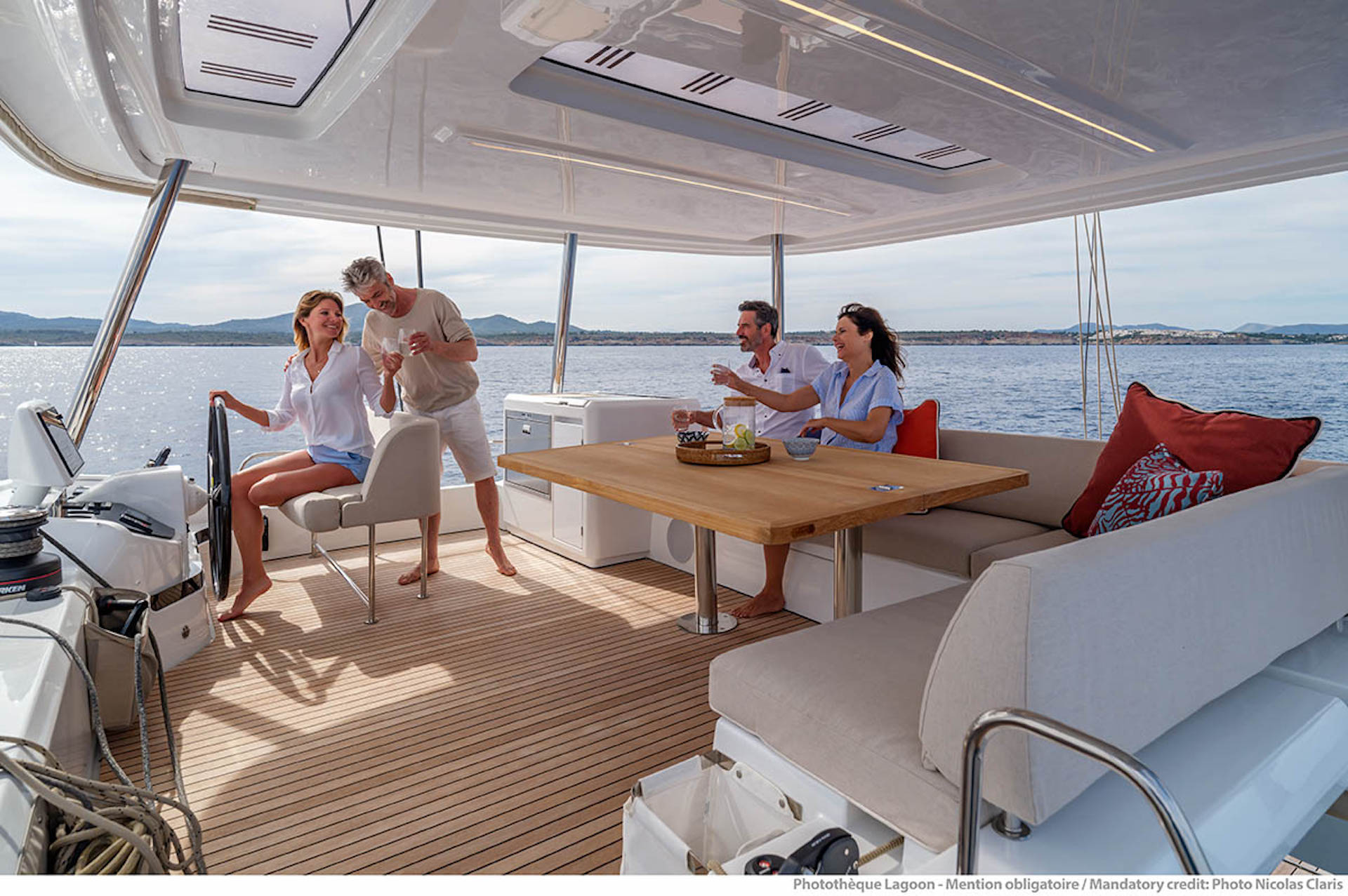 valinor yacht charter flybridge