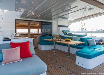 yacht charter Valinor aft deck