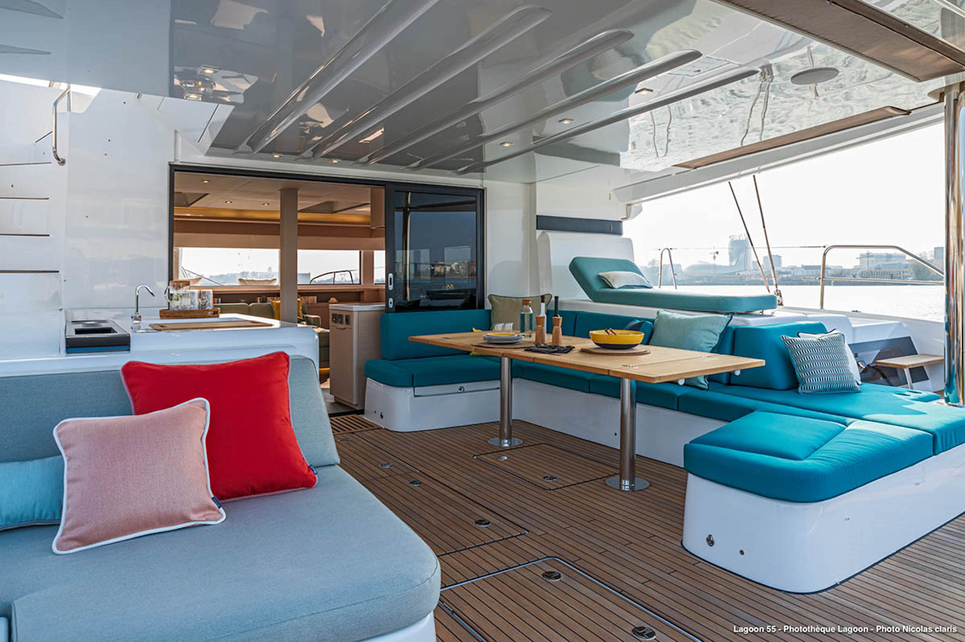 yacht charter Valinor aft deck