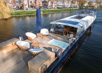 wonderland barge deck jacuzzi