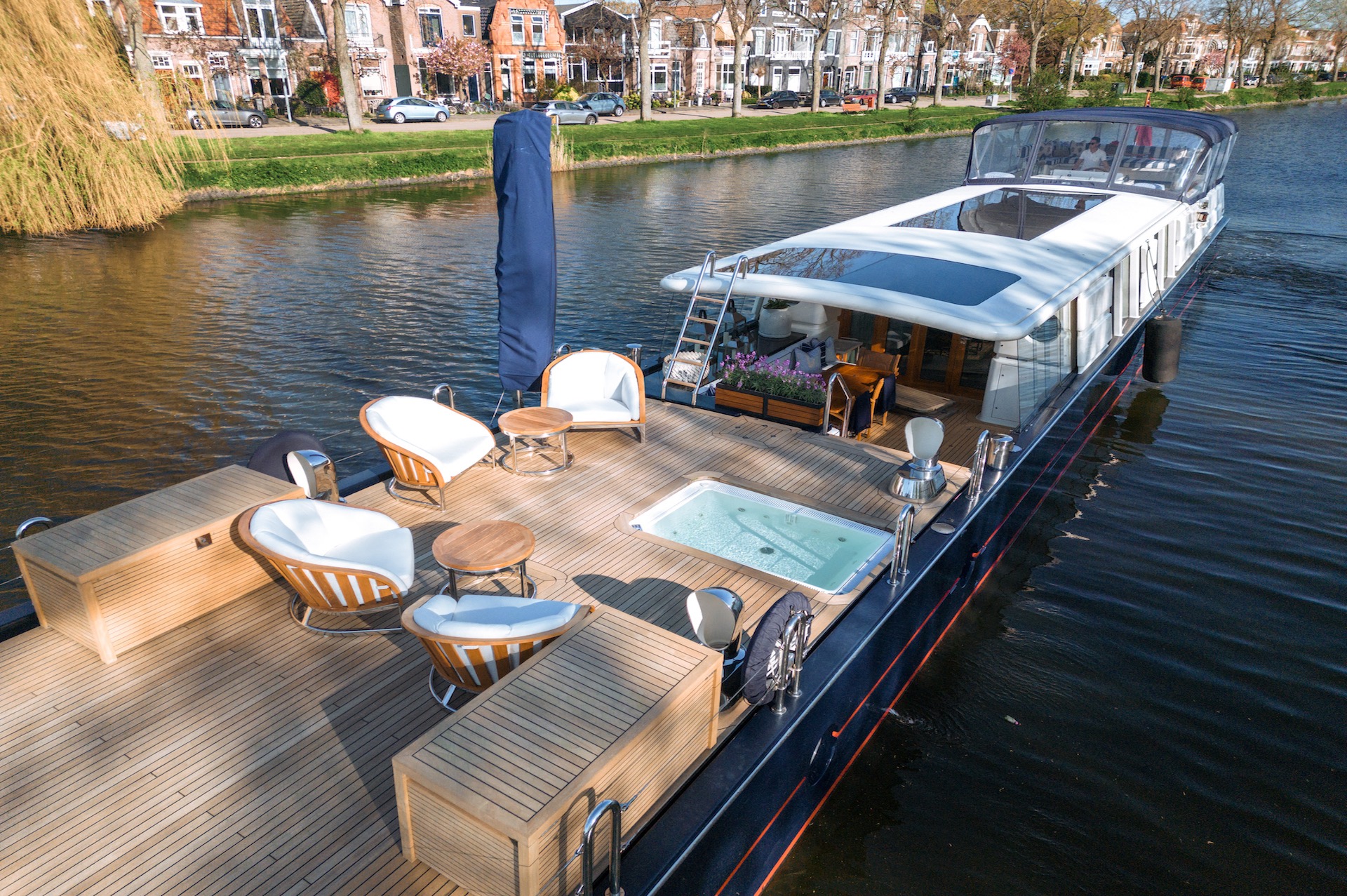 wonderland barge deck jacuzzi