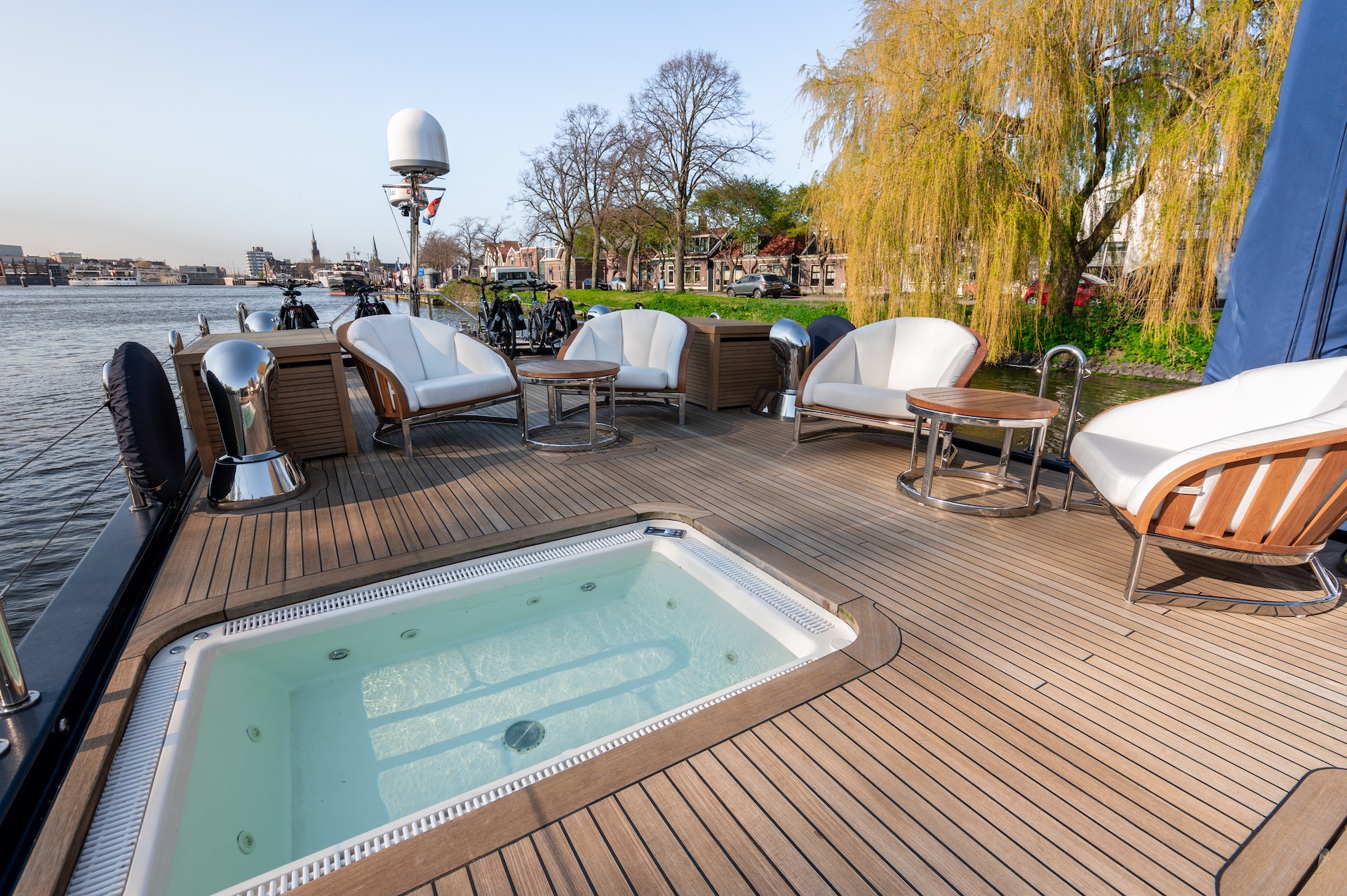 wonderland luxury cruise deck