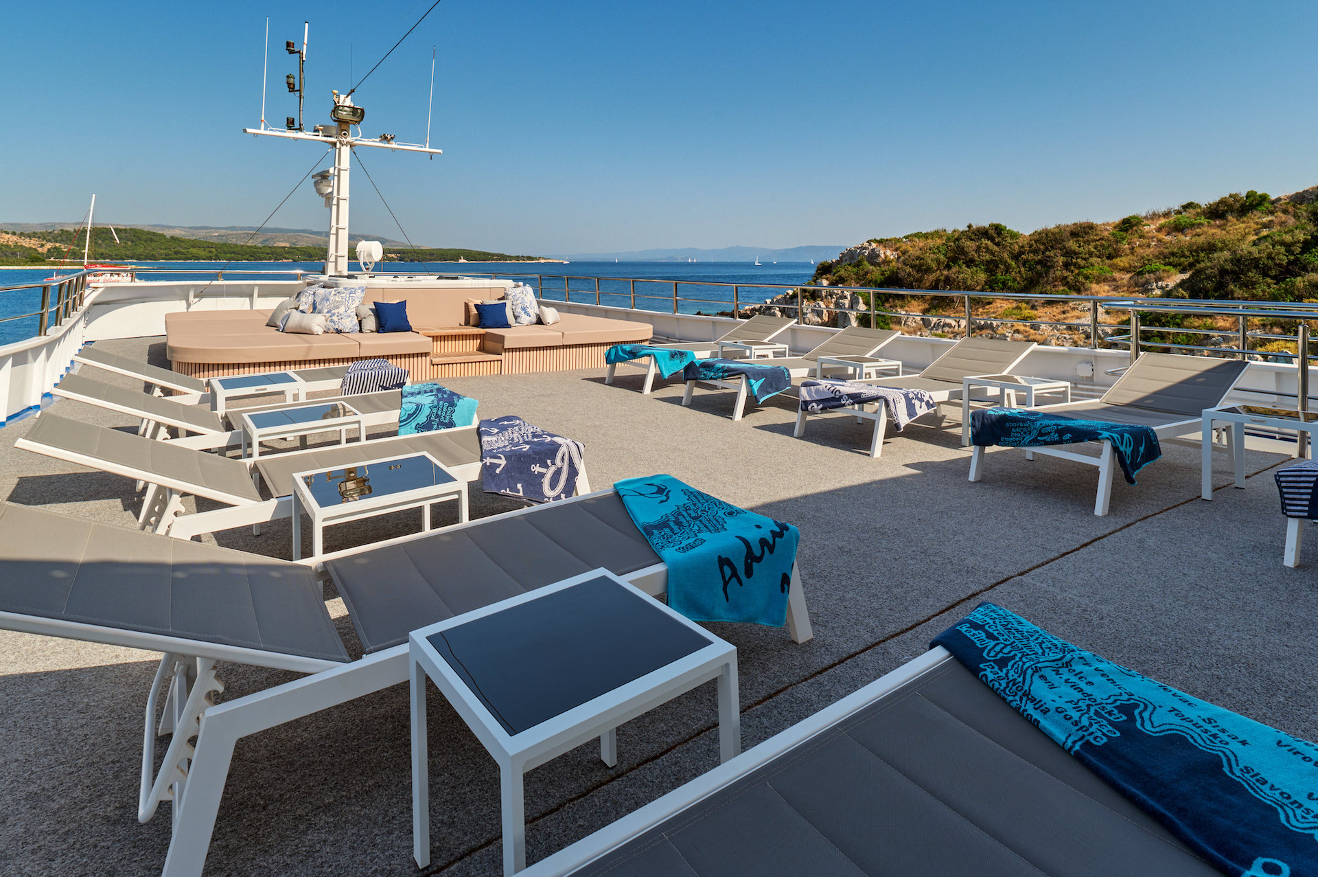 crewed yacht charter Lupus Mare sun deck