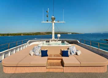 Croatian charter jacuzzi Lupus Mare