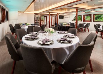 croatian yacht charter Lupus Mare dining