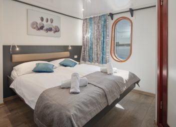 yacht charter guest cabin lupus mare