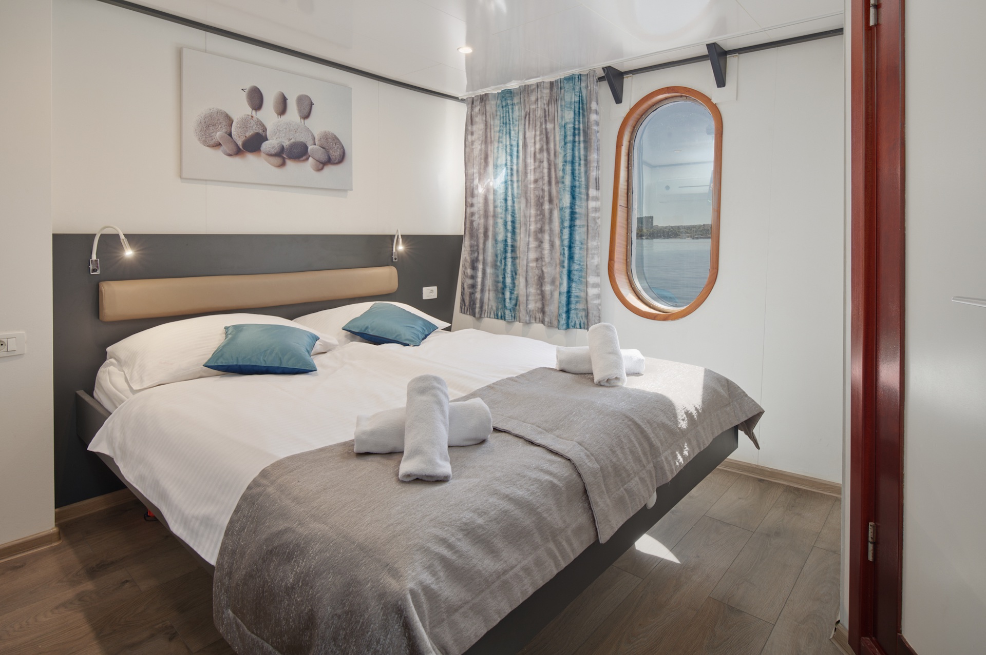 yacht charter guest cabin lupus mare
