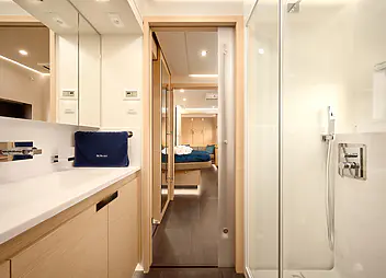 catamaran charter floramye master cabin