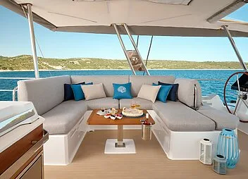 Catamaran Flybridge Floramye