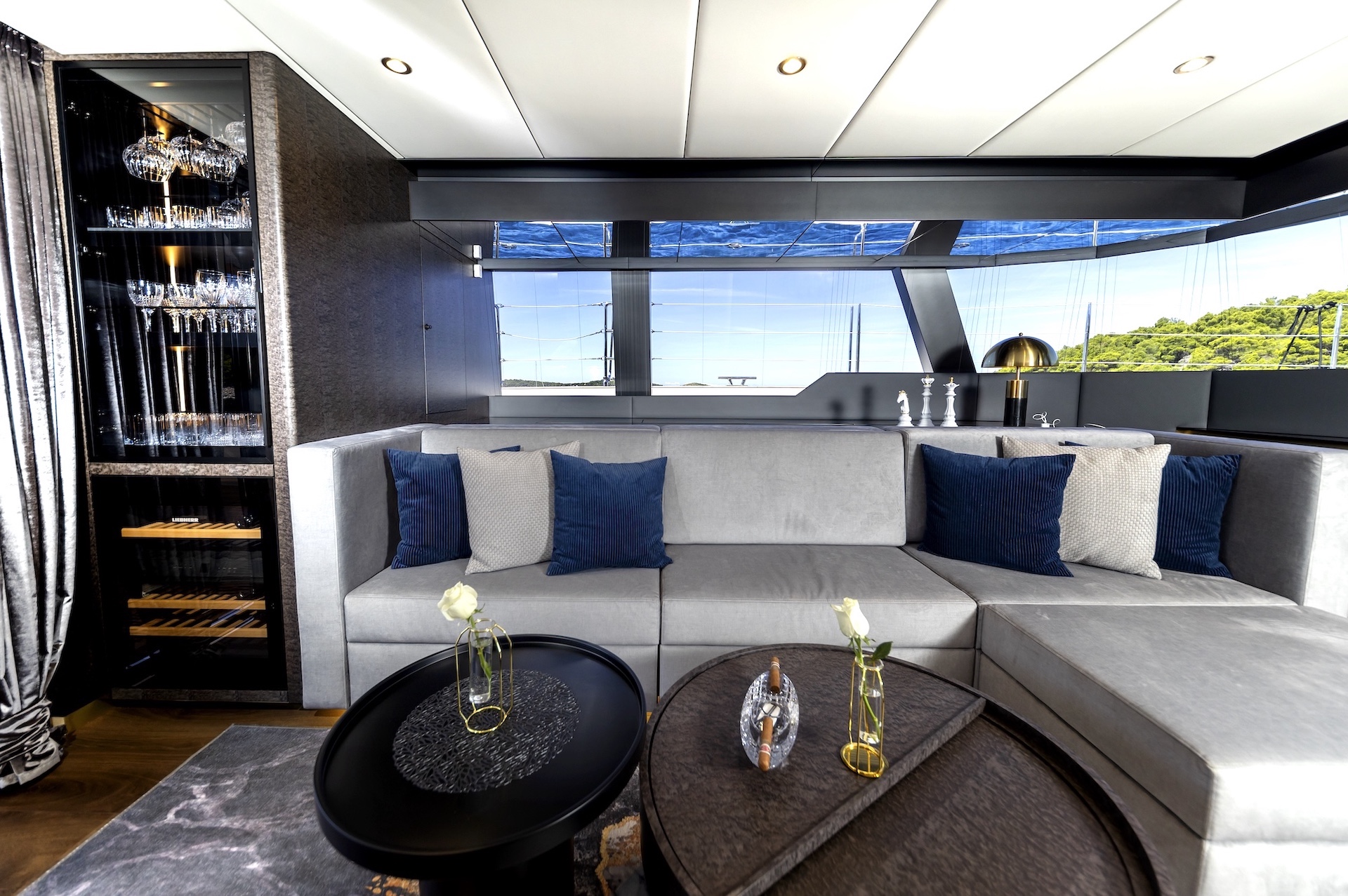 catamaran mr si saloon seating