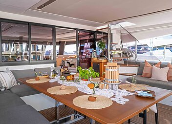 Solomar table setting