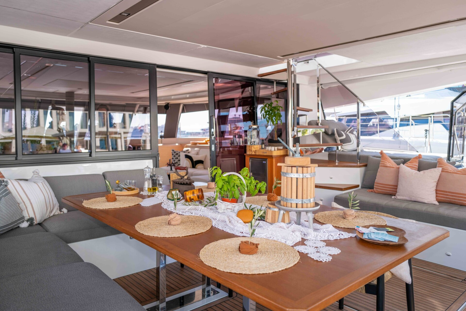 Solomar table setting