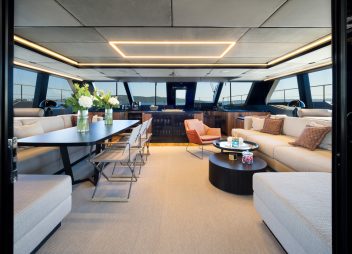 catamaran charter salon amber one