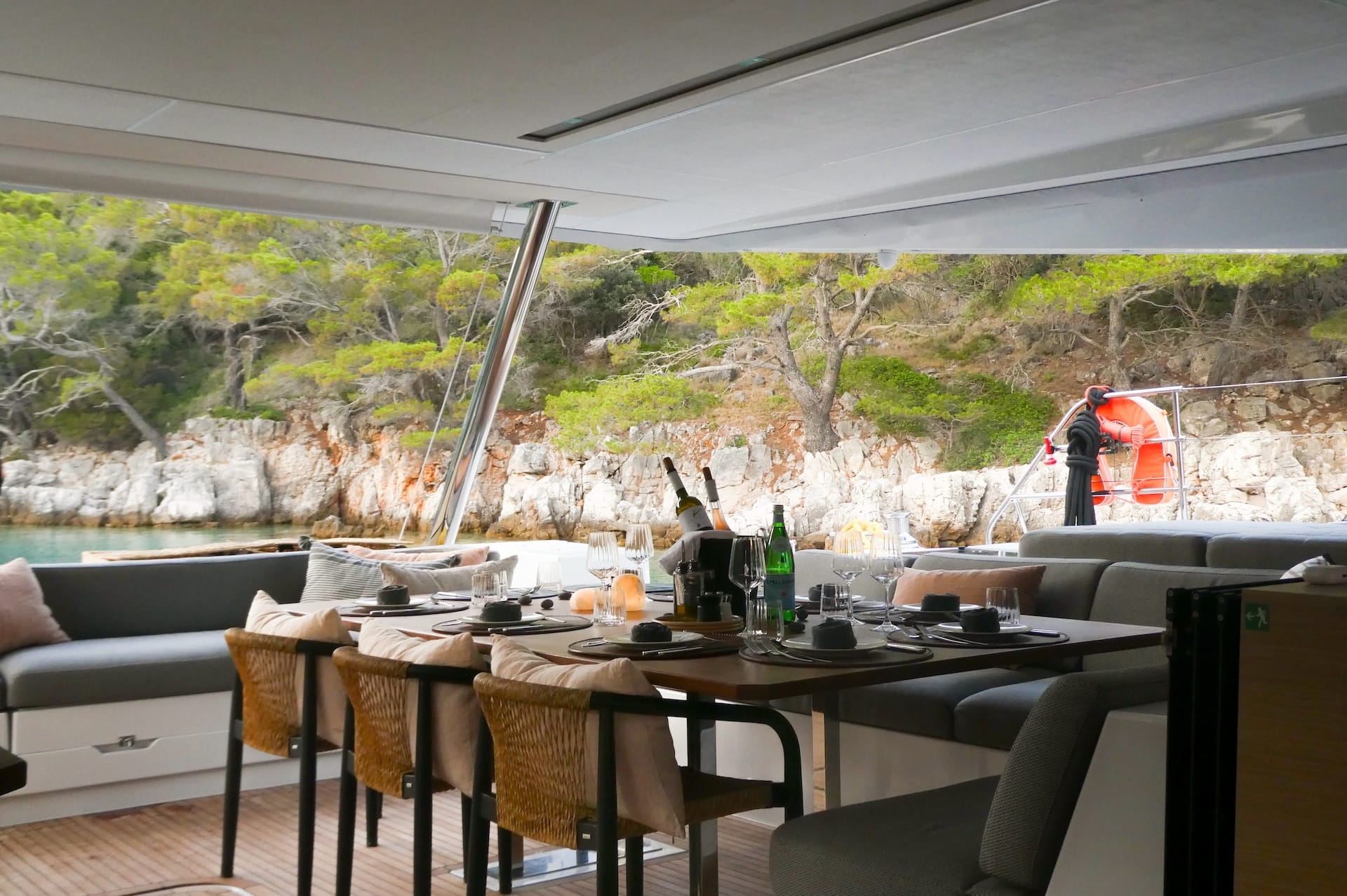 catamaran Solomoar aft deck