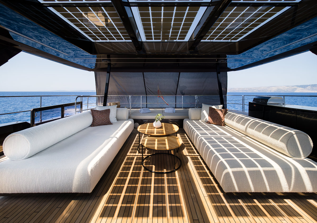 luxury yacht charter amber one flybridge