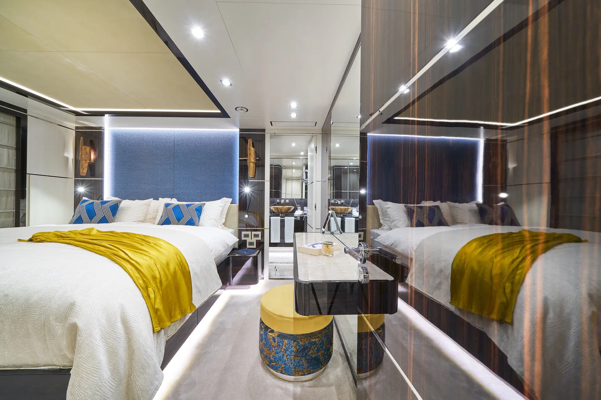 motor yacht charter happy me guest cabin