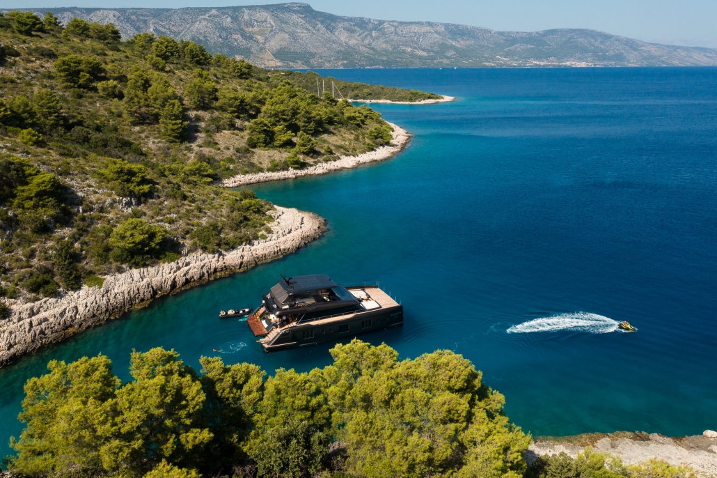power catamaran amber one