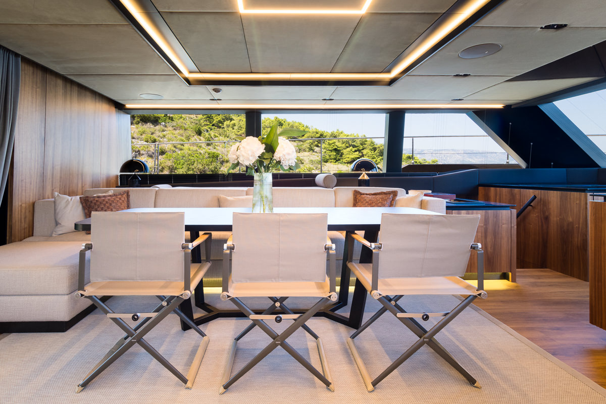 private yacht charter amber one dining