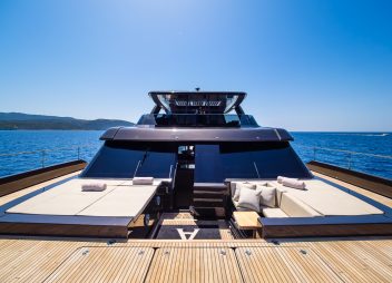 private yacht charter amber one foredeck