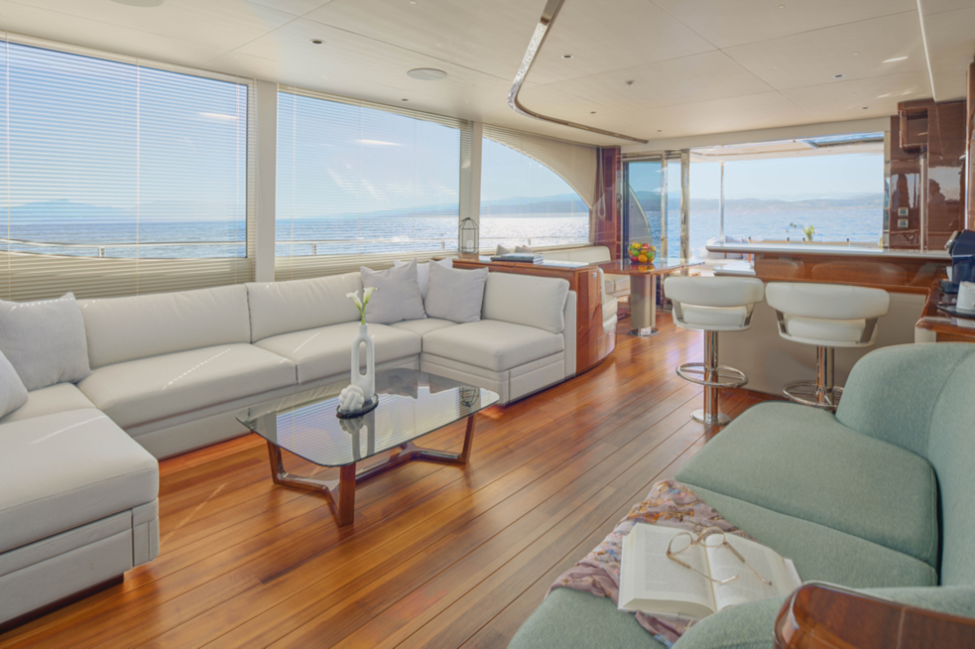 private yacht charter Elizabeth salon