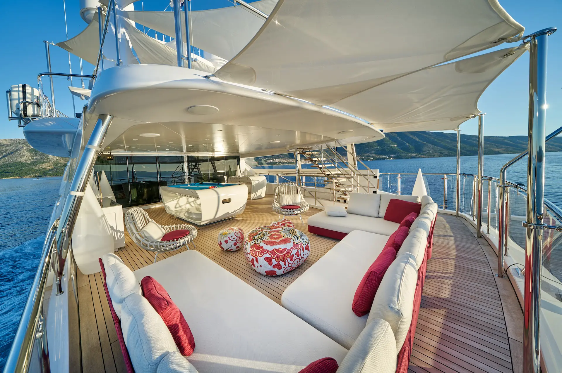 yacht charter happy me aft deck