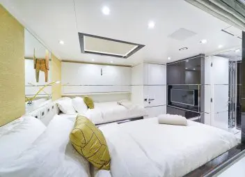 yacht charter happy me twin cabin
