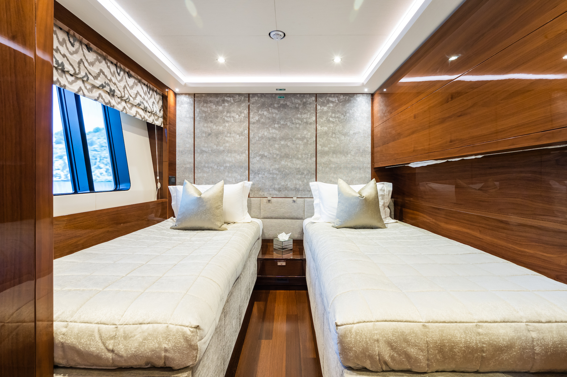 yacht charter le verseau twin cabin