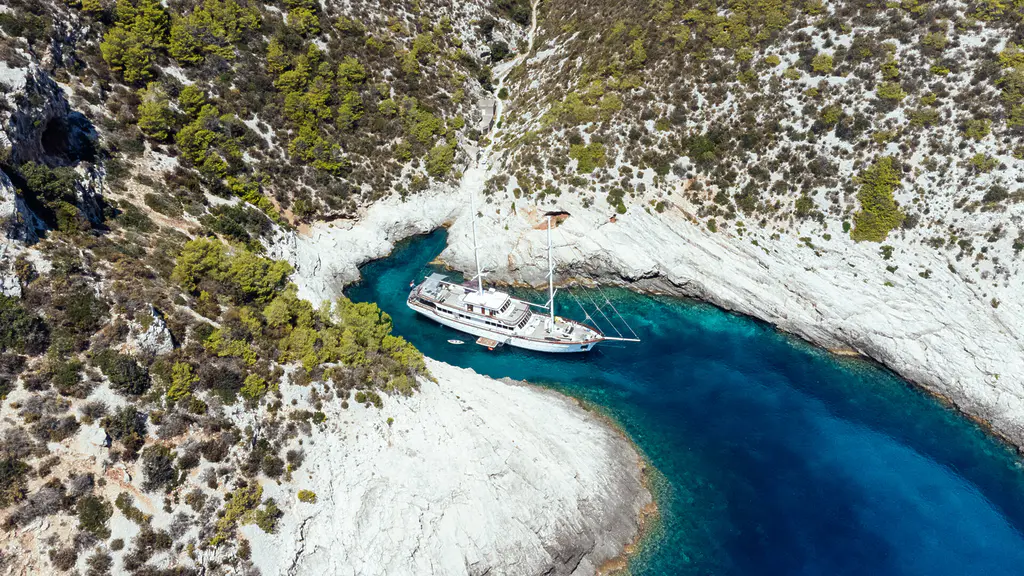 Yacht charter types - Motor sailer