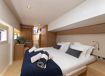 catamaran yacht charter farben master cabin