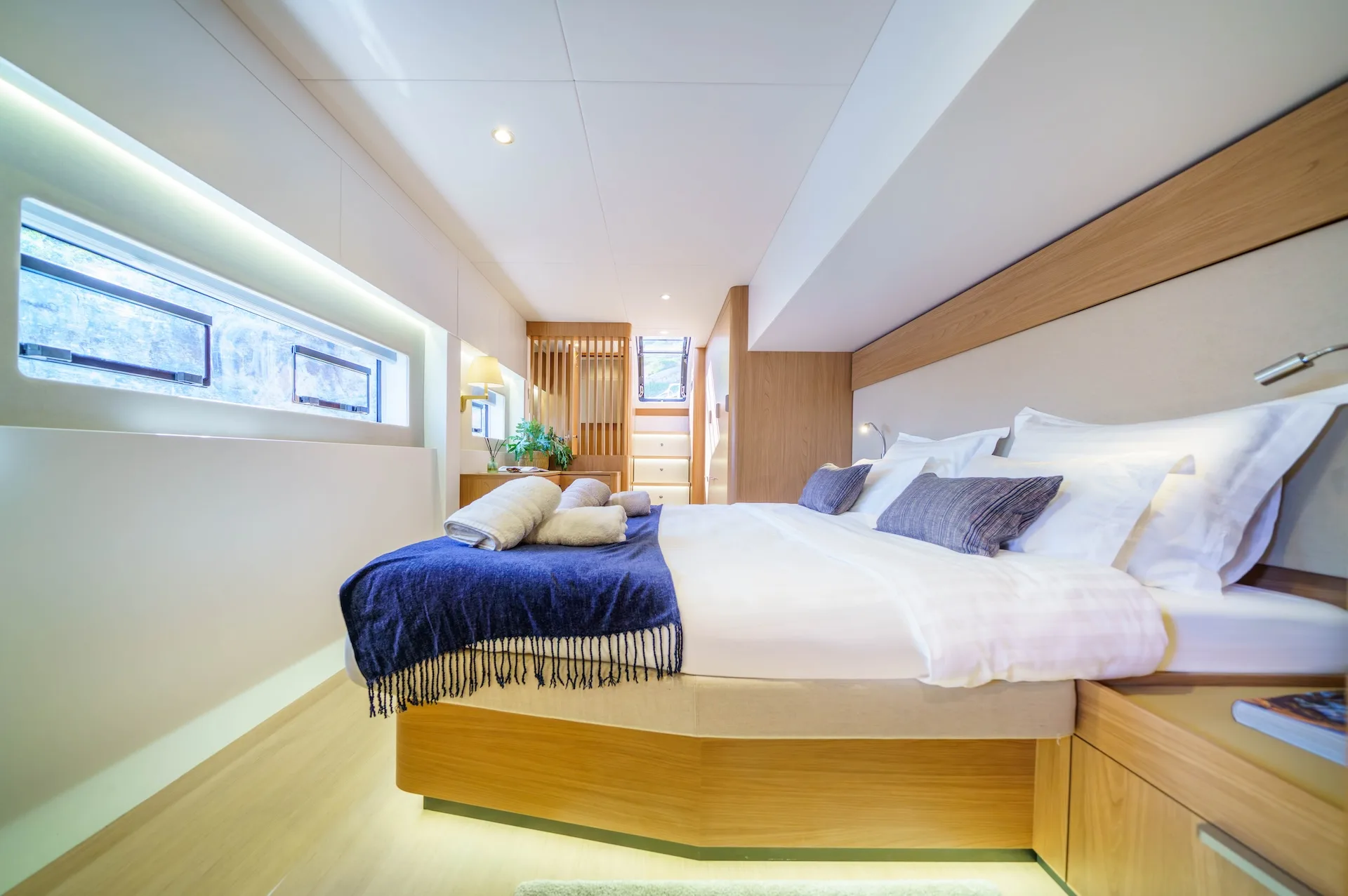 catamaran yacht charter farben master cabin