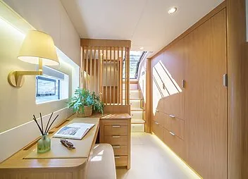yacht charter farben master cabin