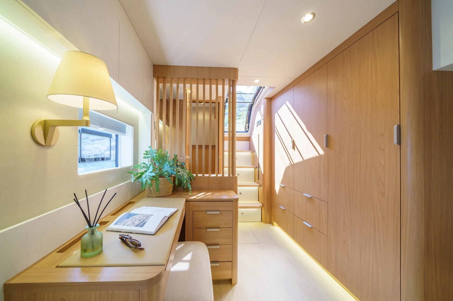 yacht charter farben master cabin