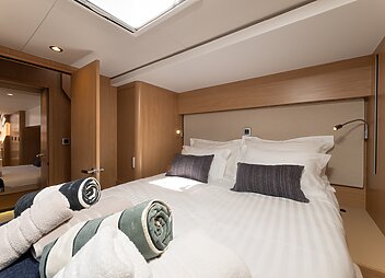 luxury yacht charter farben cabin